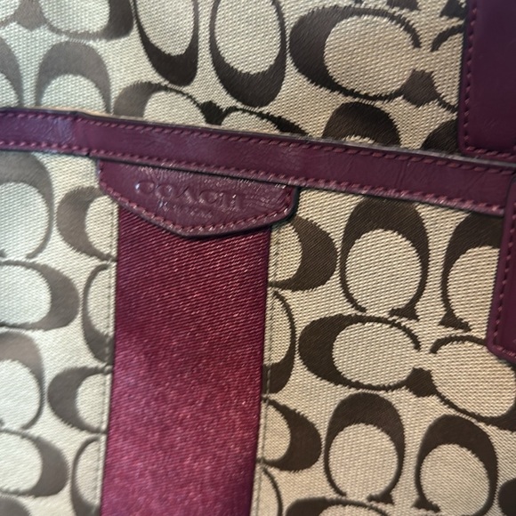 Coach | Signature C's Brown & Burgundy Shoulder Bag Crossbody - F28504 - Picture 4 of 6